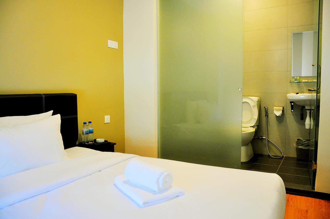 Gem Hotel Nusajaya  Esterno foto