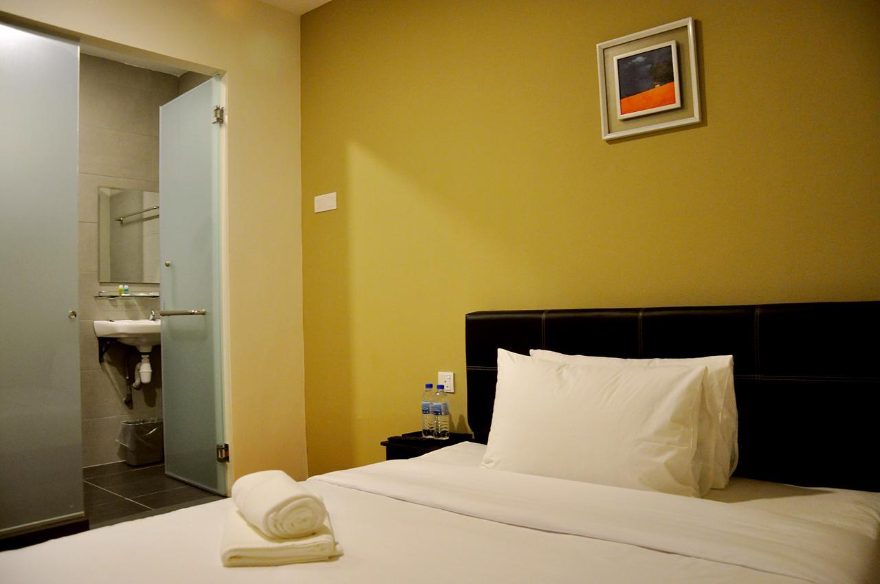 Gem Hotel Nusajaya  Esterno foto