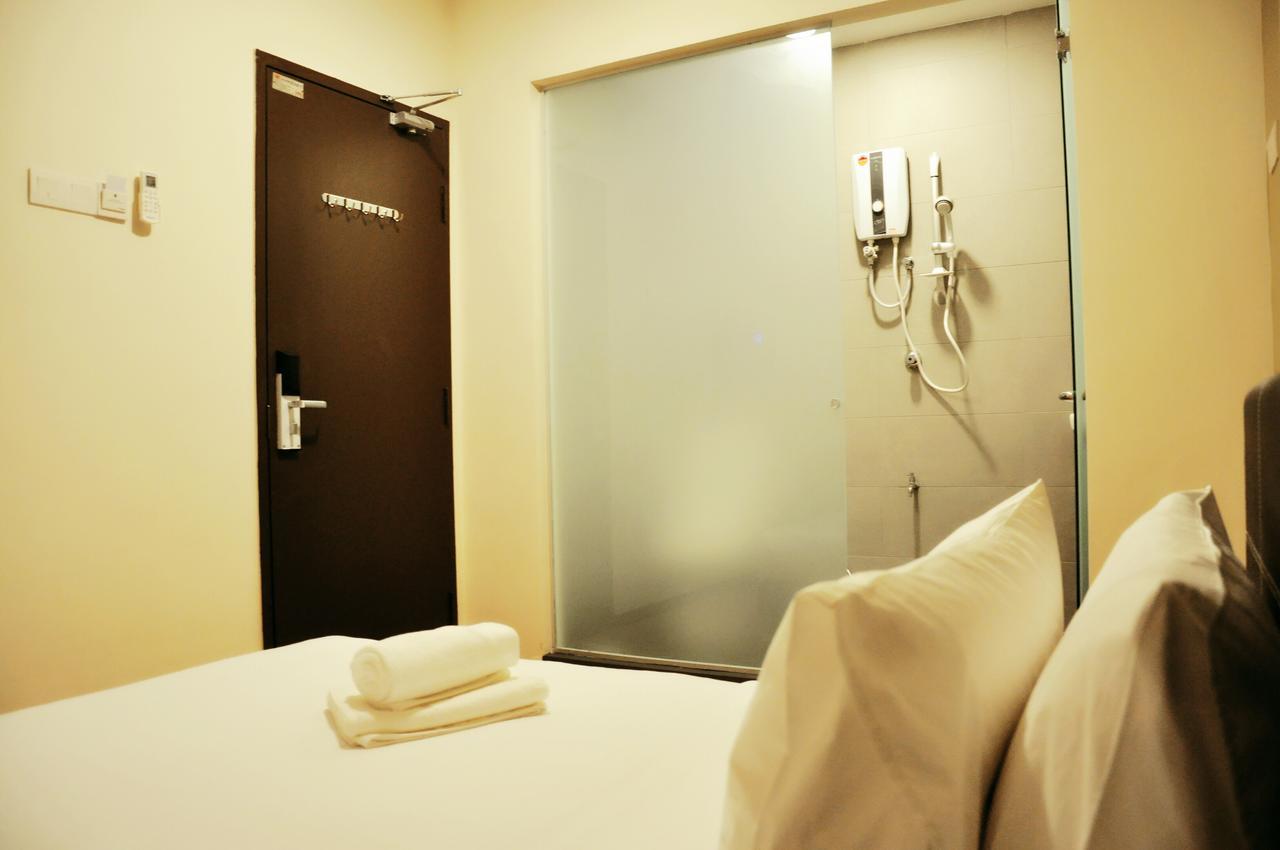 Gem Hotel Nusajaya  Esterno foto