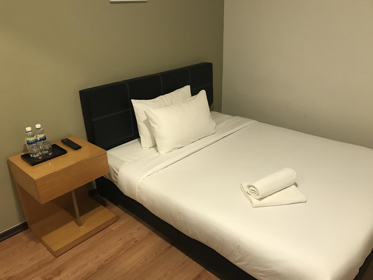 Gem Hotel Nusajaya  Esterno foto